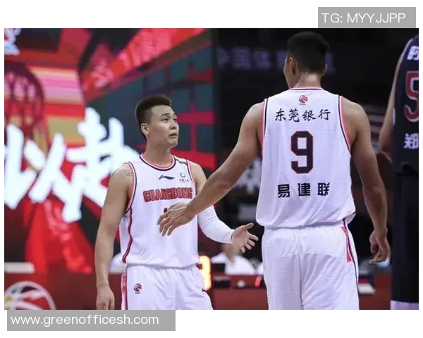 安郅与汤姆斯基激战正酣谁能在这场较量中笑到最后