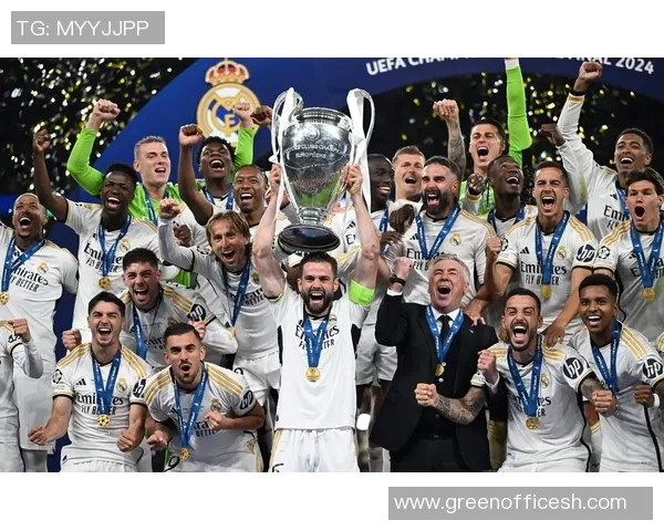 多特蒙德球迷暴力事件引发欧冠禁赛三场及罚款50万欧元的严厉处罚 多特蒙德球迷暴力事件引发欧冠禁赛三场及罚款50万欧元的严厉处罚